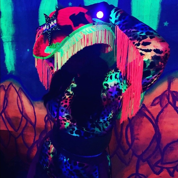 Meet your Posher, @MissNancyMae | Psychedelic Gal - Picture 7 of 8